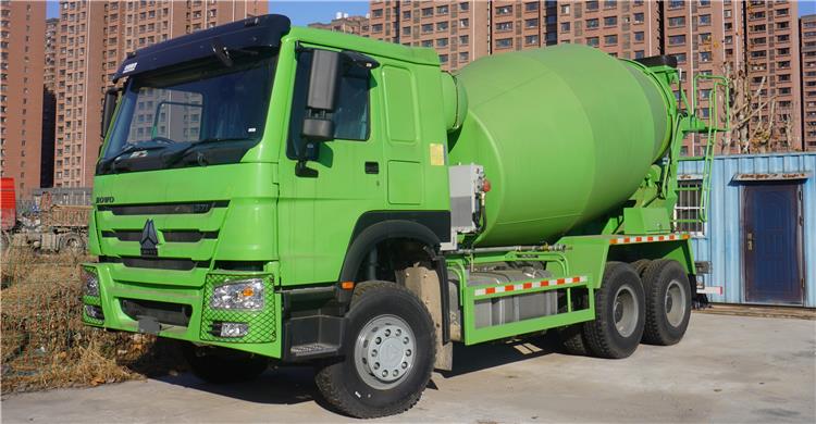 SINOTRUK Howo 371 HP Cement Mixer Truck 6X4 for Sale In Nigeria
