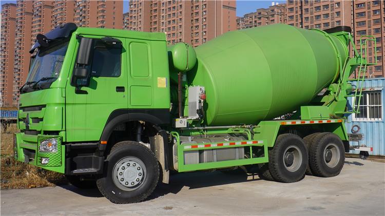 SINOTRUK Howo 371 HP Cement Mixer Truck 6X4 for Sale In Nigeria