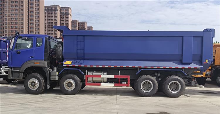 Sinotruk Hohan 8x4 Dump Truck for Sale In Guinea