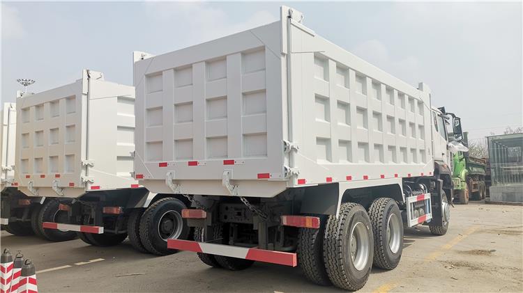 Howo Dump Trucks 6x4 for Sale In Sierra Leone
