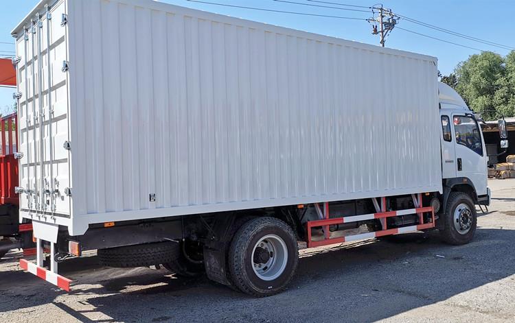 Sinotruck Howo 4x2 Cargo Van Box Truck for Sale Near Me