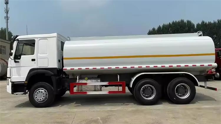 Complete Used Howo Truck Fuel Tanker for Sale