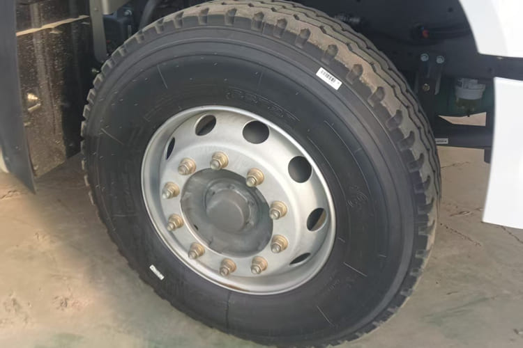 Second Hand Sinotruk HOWO NX 371HP Tractor Truck for Ghana Market