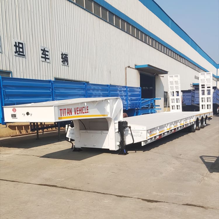 3 Axle Low Bed Trailer Truck 